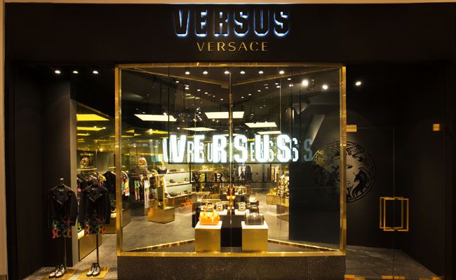 Čím sa líši Versus Versace od Versace Luxus verzus rebélia