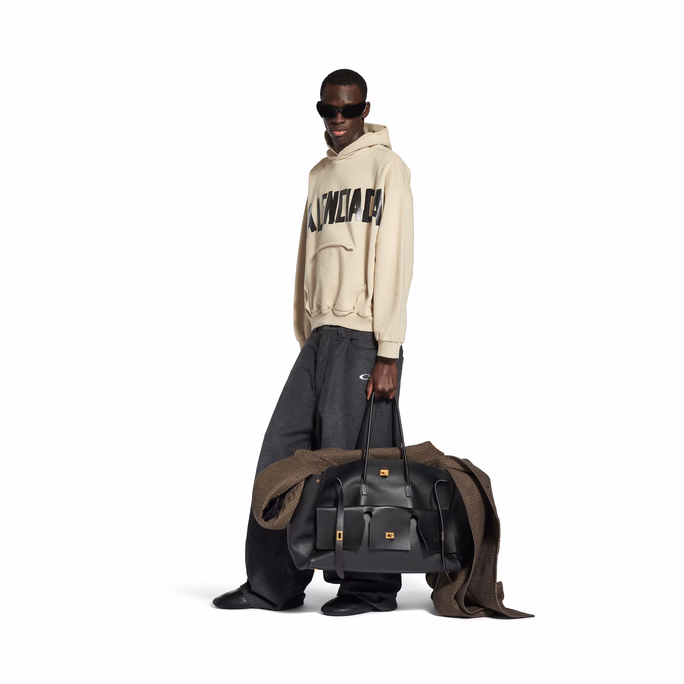 Je Balenciaga populárna