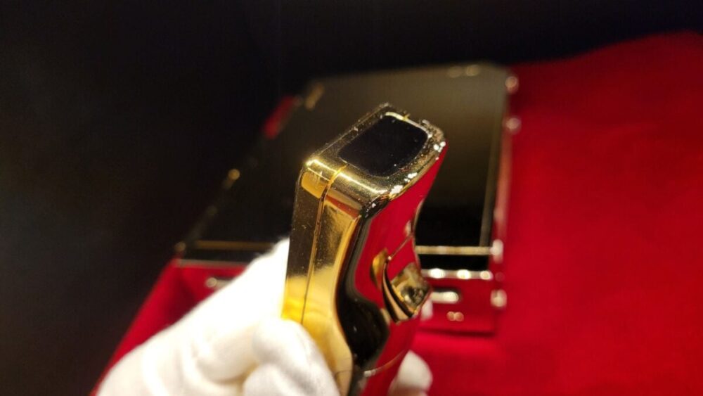 Konzola s 24-karátovým zlatom