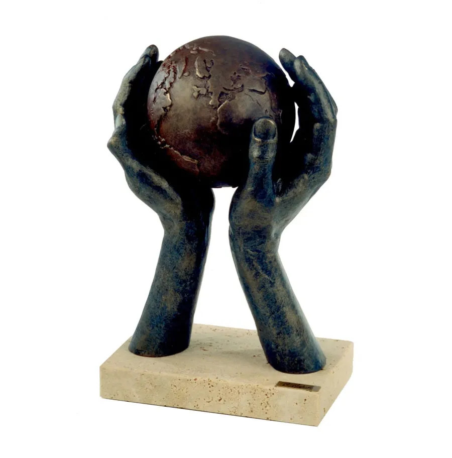 Socha k 15. výročiu firmy